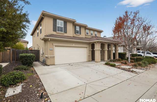 Charming 4BR House in Elk Grove