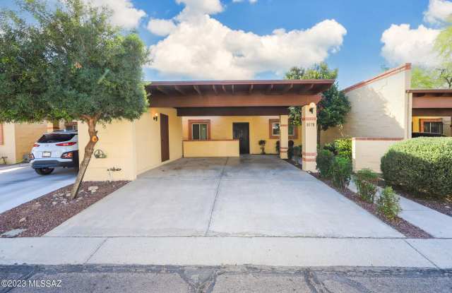 8178 E Rivenoak Drive