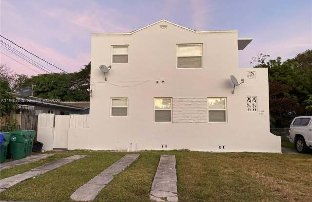 2833 SW 38th Ave