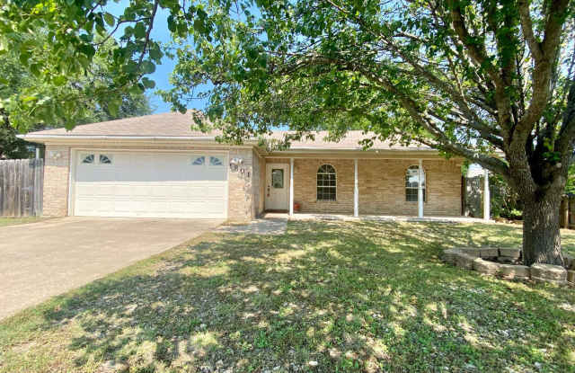 Photo of 3 bedroom home with a large backyard in Harker Heights!