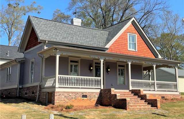 185 West Moreno Street