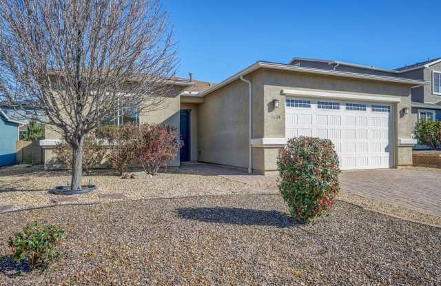 3 bed 2 bath home in Quailwood!