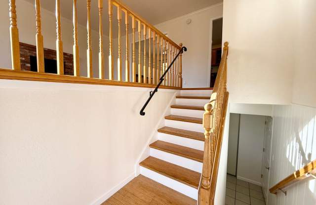 Newly Refreshed 4-Bed/3-Bath House WITH BONUS ROOM