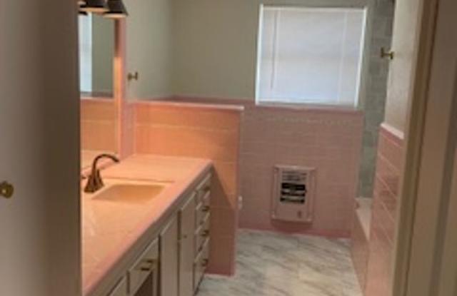 2/1/1 , 2 Blocks from TSU Campus