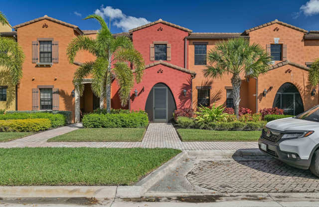 AVAILABLE April - 2/2.5 Townhome with 1 Car garage in Paseo!