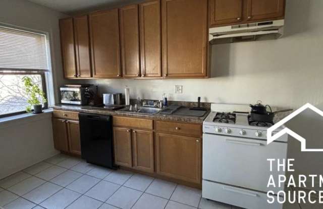 3325 North Lakewood Ave.