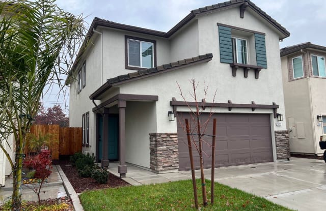 2453 Chandon Cir - 2453 Chandon Circle, Modesto, CA 95355