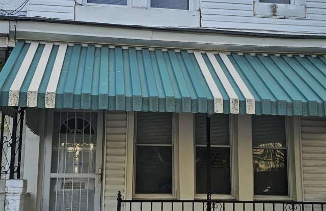 1044 N Ohio Ave
