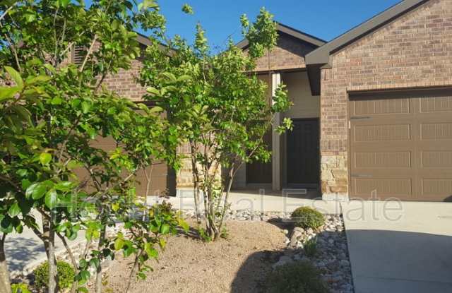 1045 Carolyn Cove