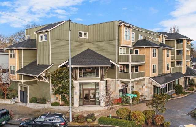 2BR Condo with Private Patio Near Discovery Park – Blue Heron Community