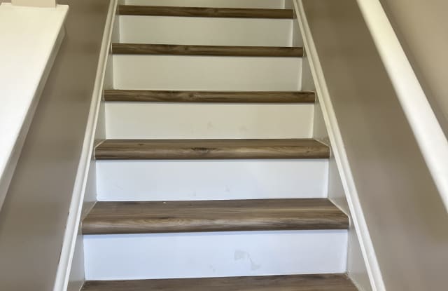 44 Cambridge Townhouse Dr