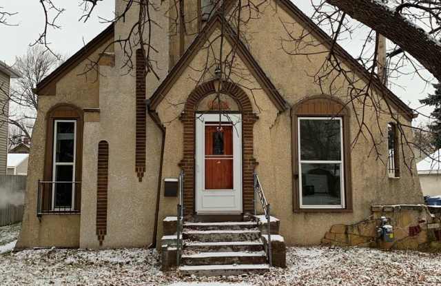 Beautiful 6 bedroom house in Minneapolis!!