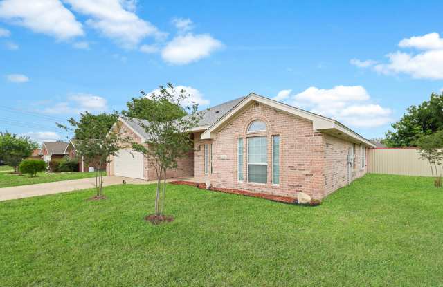 2806 Hydrangea Ave