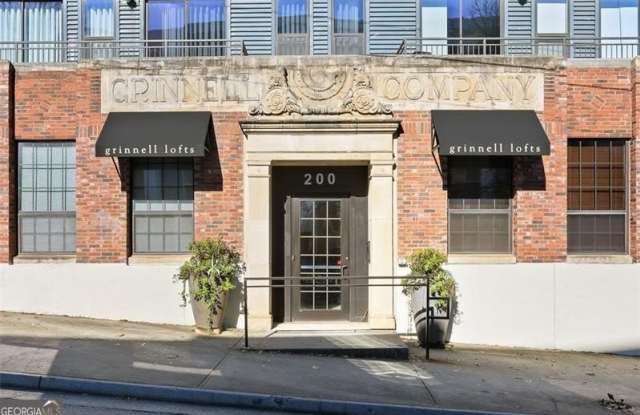 200 Highland AVE 202