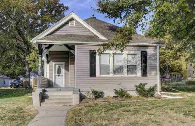 Must See 3 Bedroom Near Creighton!!