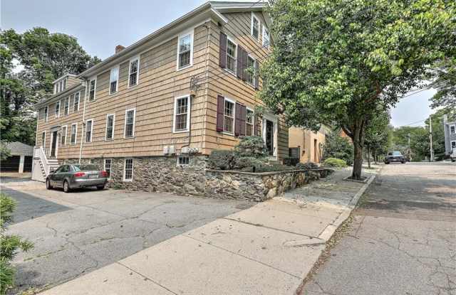 32 Jenckes Street