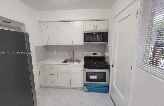 Photo of 7435 Byron Ave