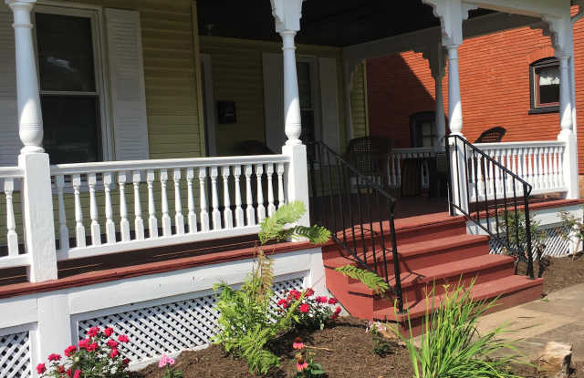 Photo of 1524 West Fourth Street