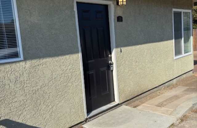 Cozy 2 Bedroom House with a 2 Car Garage