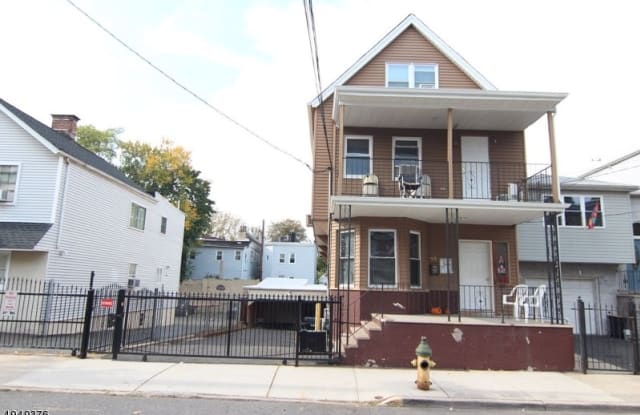 32 HIGHLAND AVE   3RD FL. - 32 Highland Avenue, Newark, NJ 07104