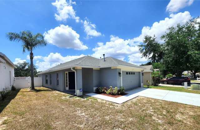 322 SUMMER SAILS DRIVE