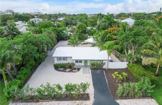 250 NW 10th St