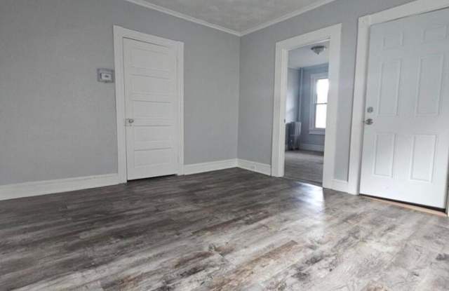 Photo of 922 S Webster Avenue unit: 1