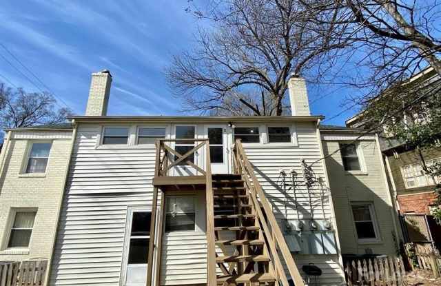 907 Lexington Avenue