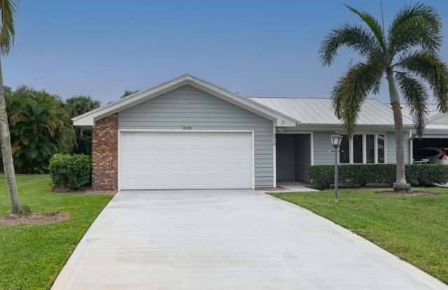 Photo of 2918 SE Fairway