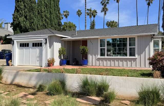 Newly Remodeled 3 bedroom home with AC