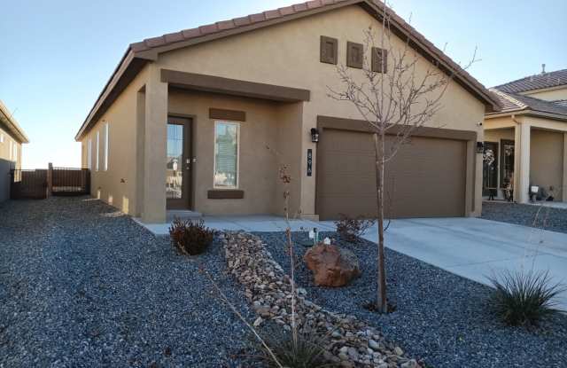 Beautiful 3 bedroom, 2 bathroom in Rio Rancho! Showings available NOW!