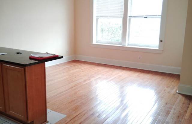 1021-23LC S Boyle Ave (Willow)