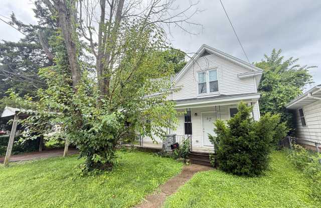 Spacious 4-Bedroom Home Near Springfield's Newest Entertainment & Dining!