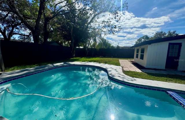 804 STARKE LAKE CIRCLE