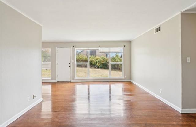 2607 S Maplewood Ave