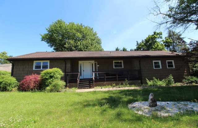 Bright & Spacious 2-Bedroom Home in Massanutten