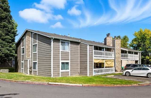Spectacular Top Floor Condo in Aurora!