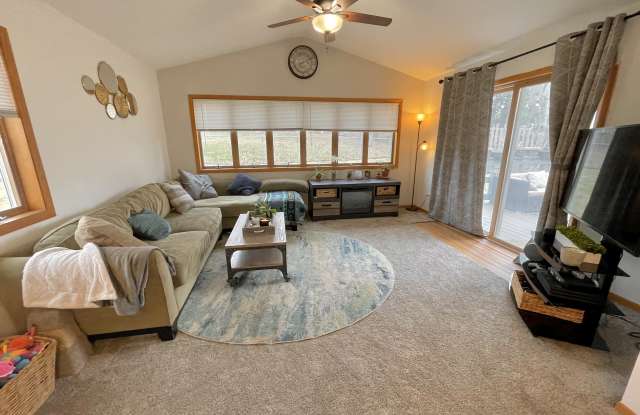 3051 Greenway Trail - 3051 Greenway Trail, Madison, WI 53719