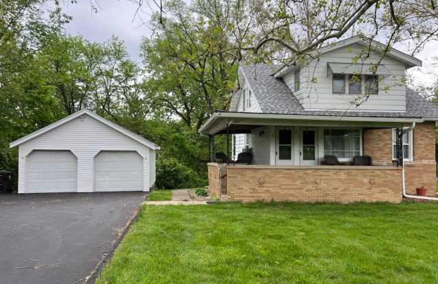 Fully Furnished 1 Bedroom, 1 Bathroom Duplex Unit in Peoria FOR LEASE