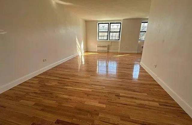 2857 Valentine Avenue