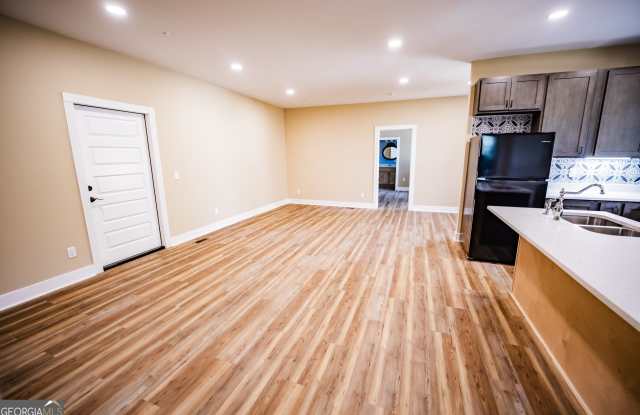 210 8th Street W unit: 1