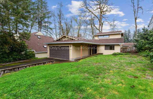 Photo of Spacious 3 Bedroom Home in West Linn w/ Modern Amenities!