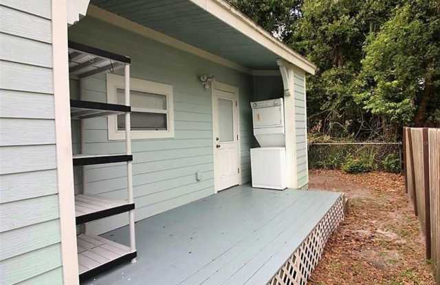 928 E VALENCIA STREET