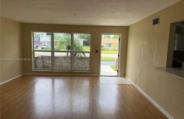 4331 Northwest 10th Street