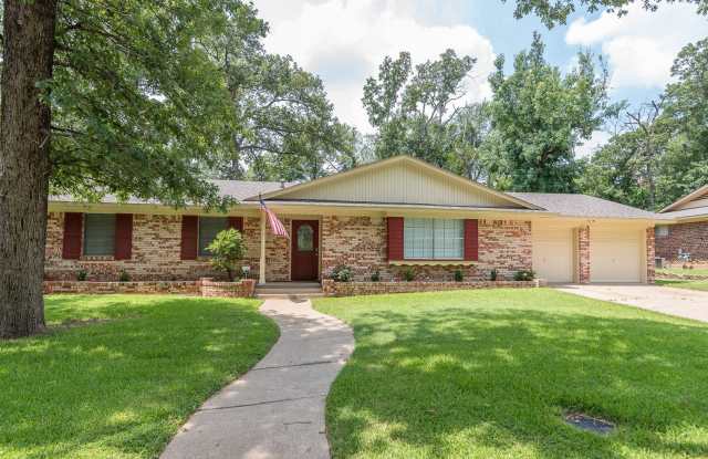 1825 Courtney Dr.