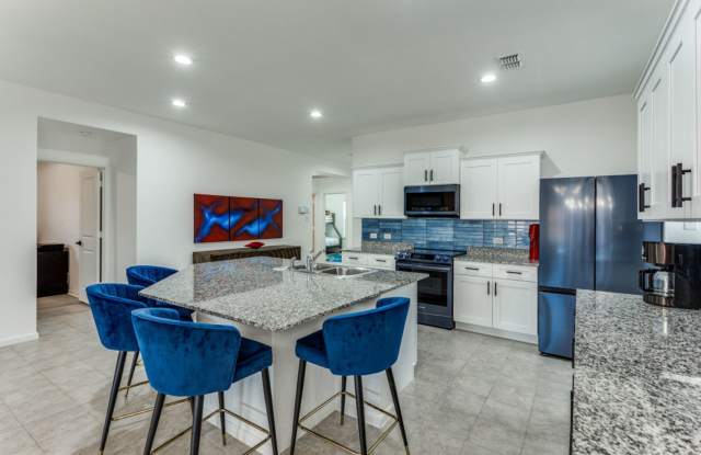 Contemporary in Cleburne!