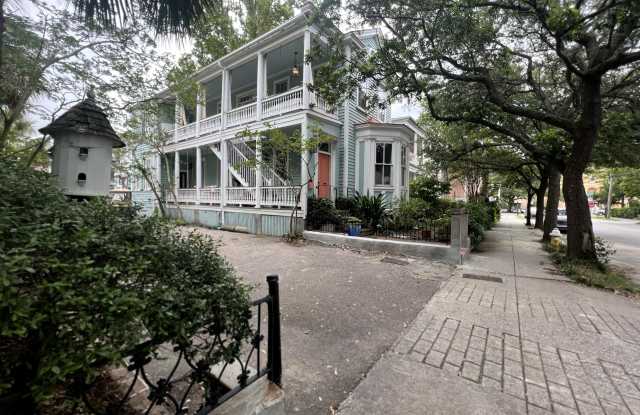 6 Bee Street