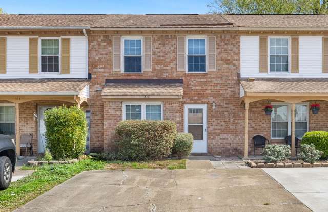Beautiful 3-bedroom townhome located in the desirable Thalia area of Virginia Beach.