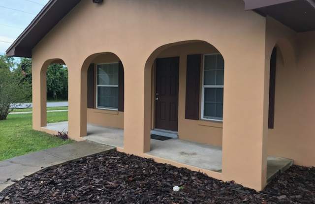 Conveniently located to I-4