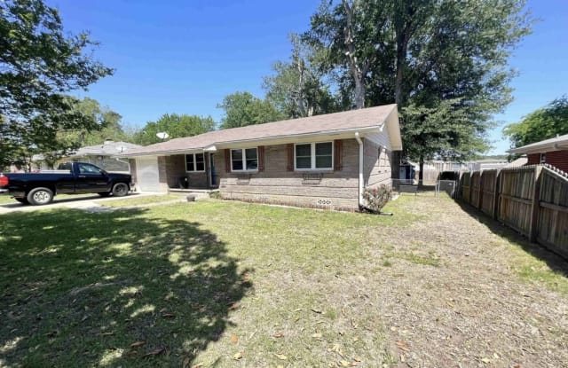 1210 Fox Ln